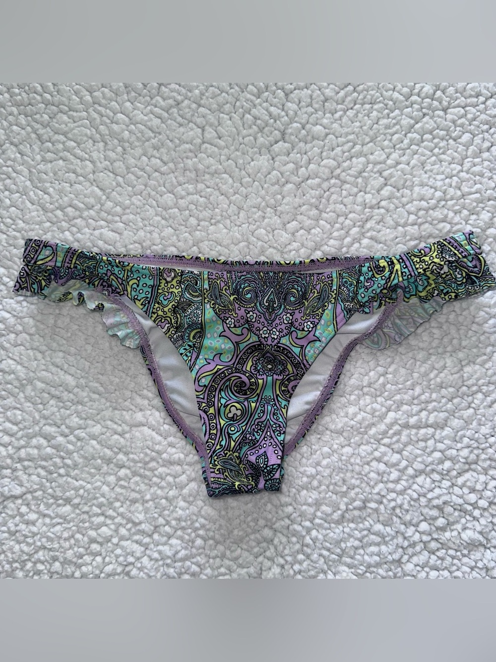 Billabong Lavender & Mint ruffled paisley ruched back cheeky bikini bottoms M